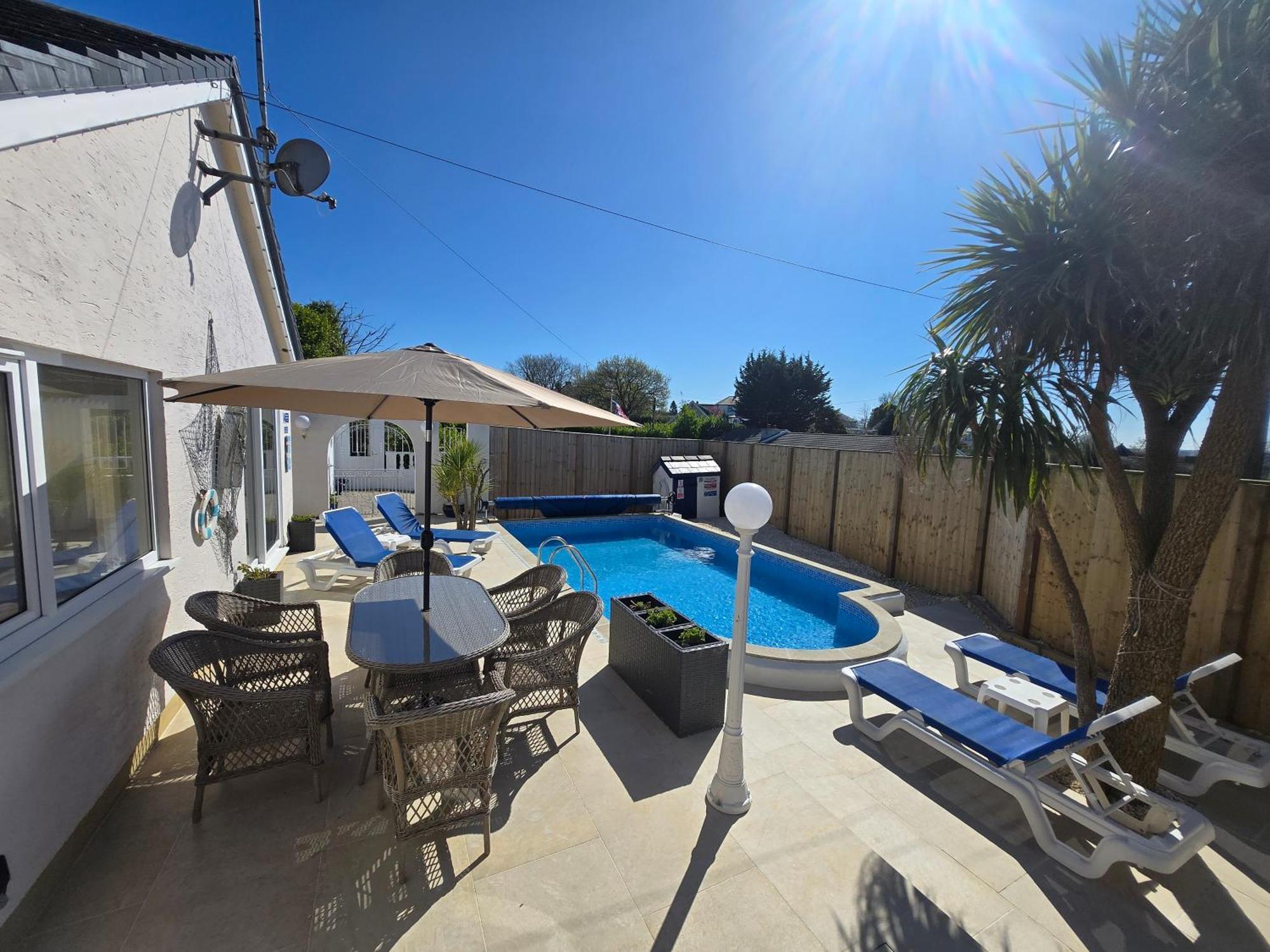 Family Bungalow With Private Pool 基尔格蒂 外观 照片